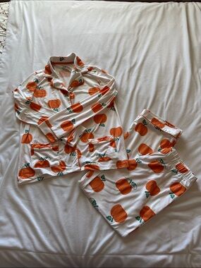 Tahari pumpkin pajama set